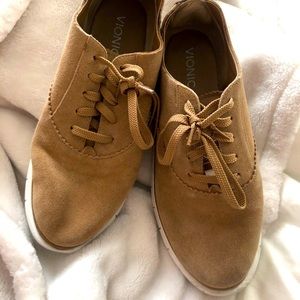 VIONIC leather/suede Kicks